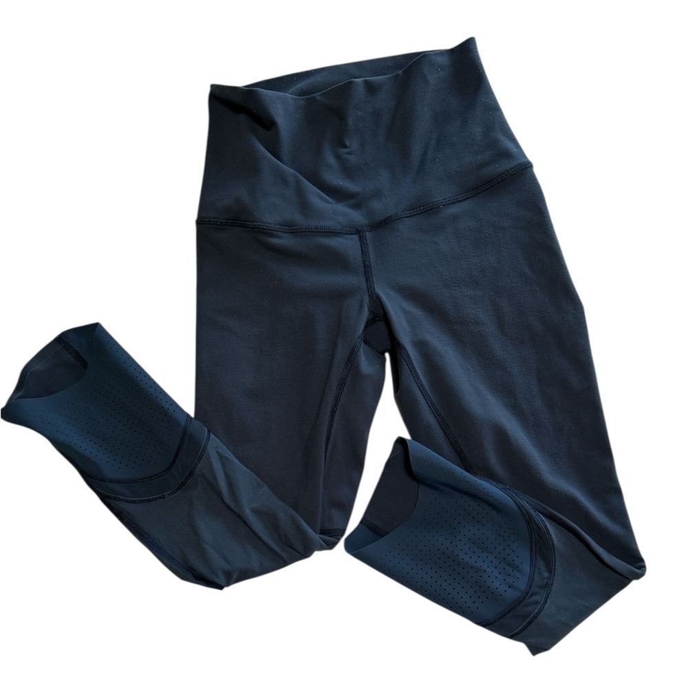 lululemon athletica Women’s Cropped Dark Blue Leggings